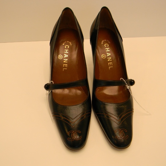 NEW RARE Chanel strapped leather pump 37.5 us 7.5 - Picture 2 of 8